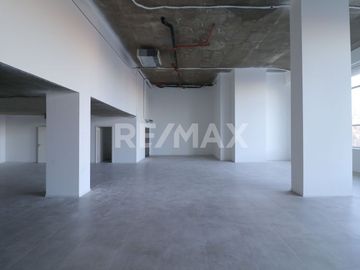 En Venta Oficina Con Tres Cocheras Cubiertas