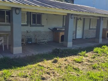 VENTA CASA 5 AMB DOMSELAAR  SOBRE LOTE 1400 MTS