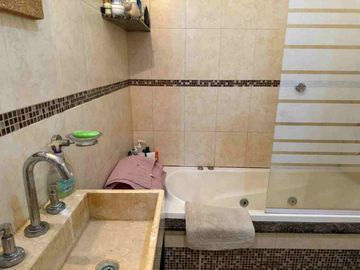 VENTA CASA 5 AMB DOMSELAAR  SOBRE LOTE 1400 MTS