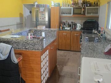 VENTA CASA 5 AMB DOMSELAAR  SOBRE LOTE 1400 MTS
