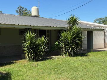 VENTA CASA 5 AMB DOMSELAAR  SOBRE LOTE 1400 MTS
