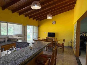 VENTA CASA 5 AMB DOMSELAAR  SOBRE LOTE 1400 MTS