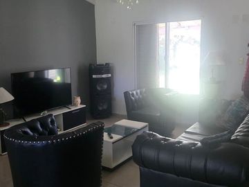 VENTA CASA 5 AMB DOMSELAAR  SOBRE LOTE 1400 MTS