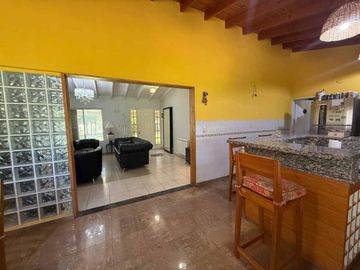 VENTA CASA 5 AMB DOMSELAAR  SOBRE LOTE 1400 MTS