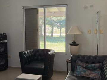 VENTA CASA 5 AMB DOMSELAAR  SOBRE LOTE 1400 MTS