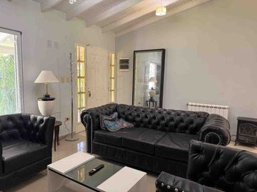 VENTA CASA 5 AMB DOMSELAAR  SOBRE LOTE 1400 MTS