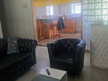 VENTA CASA 5 AMB DOMSELAAR  SOBRE LOTE 1400 MTS