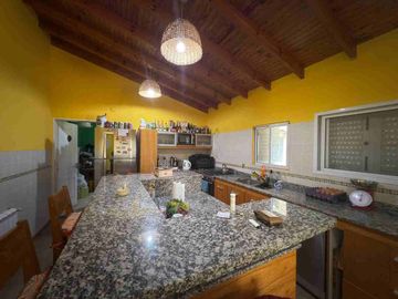 VENTA CASA 5 AMB DOMSELAAR  SOBRE LOTE 1400 MTS