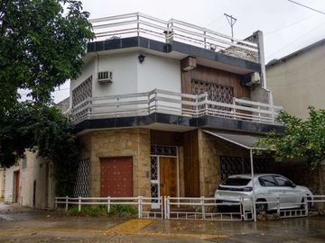 VENTA CASA 7 AMBIENTES LINIERS - DISEÑO FUNCIONAL
