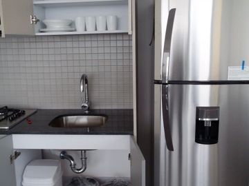 VENDE AMUEBLADO Y EQUIPADO