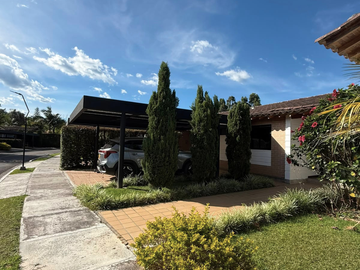 HERMOSA CASA DE UN NIVEL EN RENTA , RETIRO / ANT