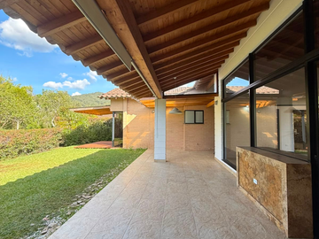 HERMOSA CASA DE UN NIVEL EN RENTA , RETIRO / ANT
