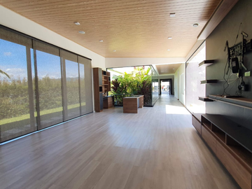 EXCLUSIVA CASA EN VENTA EN LLANOGRANDE