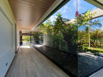 EXCLUSIVA CASA EN VENTA EN LLANOGRANDE