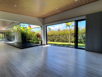 EXCLUSIVA CASA EN VENTA EN LLANOGRANDE