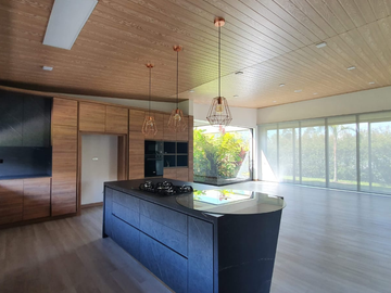 EXCLUSIVA CASA EN RENTA EN LLANOGRANDE