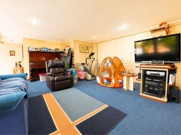 Venta Casa Sector Montenegro 4D+4B con piscina