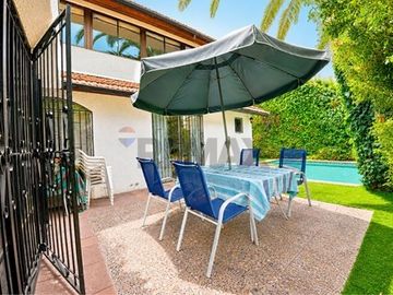Venta Casa Sector Montenegro 4D+4B con piscina