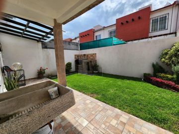 Casa en Renta en Toluca, a 15 min del aeropuerto y frente a parque industrial Toluca 2000