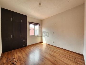 Casa en Renta en Toluca, a 15 min del aeropuerto y frente a parque industrial Toluca 2000
