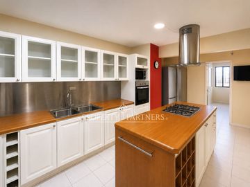 En venta departamento amplio y luminoso de 4 dormitorios - Jardines del Sur