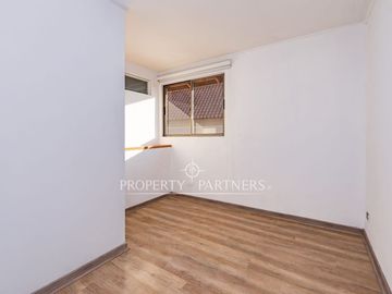 Arrienda cómoda casa de 2 pisos, con piscina y 3 estacionamientos