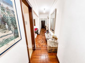 ¡Gigante Departamento en el Corazón de Santiago Centro!
