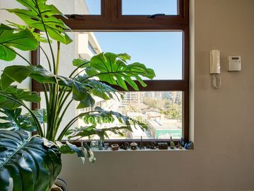 Espectacular y moderno dúplex vista Norte de 1D 2B en ubicación privilegiada, Av Las Condes