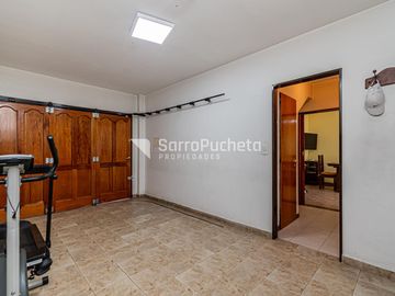 Venta casa 4 ambientes con parque y parrilla en Haedo Sur.