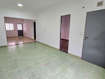 En Alquiler | Hermosa Casa con 2 Dormitorios, Patio y Entrada para 1 Auto en Barrio La Perlita, Moreno