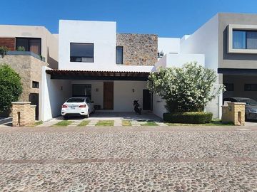 CASA EN RENTA ARCO DE PIEDRA QUERETARO