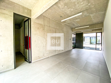 Hermosa oficina con terraza en RENTA en el corazón de la Roma en casa catalogada