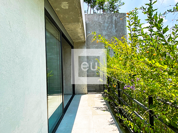 Hermosa oficina con terraza en RENTA en el corazón de la Roma en casa catalogada