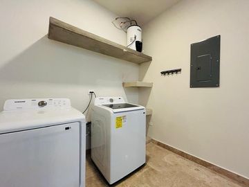 | Townhouse amueblado en venta en Montebello |