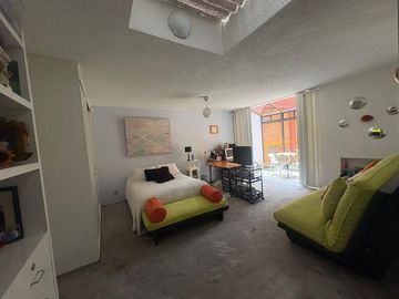 Exclusiva Residencia con Vista a la Cañada en Cerrada con Seguridad Privada