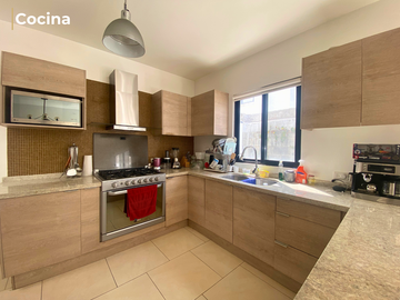 Casa en VENTA en Fracc. El Condado, Corregidora Qro.