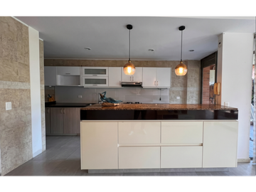 VENDO APARTAMENTO EN MENGA  119M²