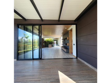 EXCLUSIVA CASA EN VENTA Y RENTA EN LLANOGRANDE, RIONEGRO