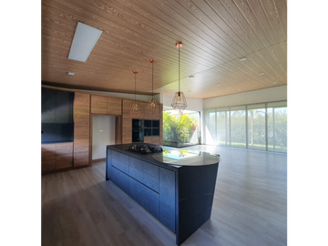 EXCLUSIVA CASA EN VENTA Y RENTA EN LLANOGRANDE, RIONEGRO