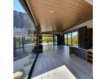 EXCLUSIVA CASA EN VENTA Y RENTA EN LLANOGRANDE, RIONEGRO