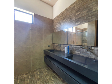 EXCLUSIVA CASA EN VENTA Y RENTA EN LLANOGRANDE, RIONEGRO