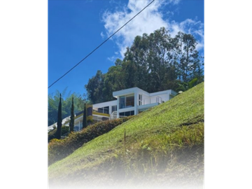SE VENDE CASA DE LUJO EN EL PEÑOL - ANTIOQUIA