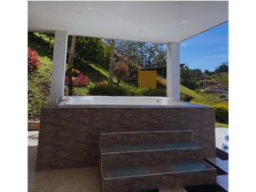 SE VENDE CASA DE LUJO EN EL PEÑOL - ANTIOQUIA