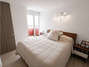 Se vende apartamento en Portoamericas, Kennedy.