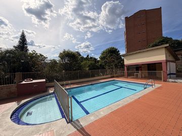 Hermosa casa de dos niveles en unidad cerrada en Antillas, Envigado.