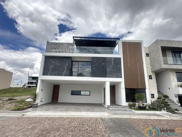 Casa en Fraccionamiento Lomas de  Angelópolis