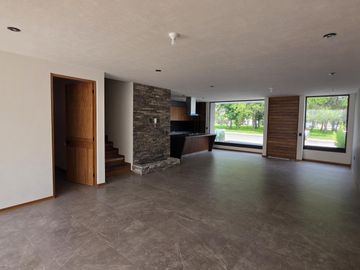 Casa en venta en Rincón de la Montaña con áreas verdes en fraccionamiento privado