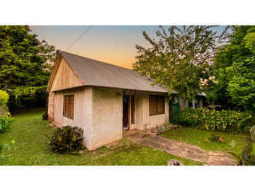Casa a reciclar frente a la estancia Santa Elena, Pueblo Nuevo