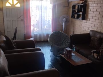CASA DE 5 DORMITORIOS Y DE UN PISO EN  PEÑAFLOR