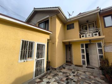 VENTA AMPLIA CASA EXCELENTE CONECTIVIDAD